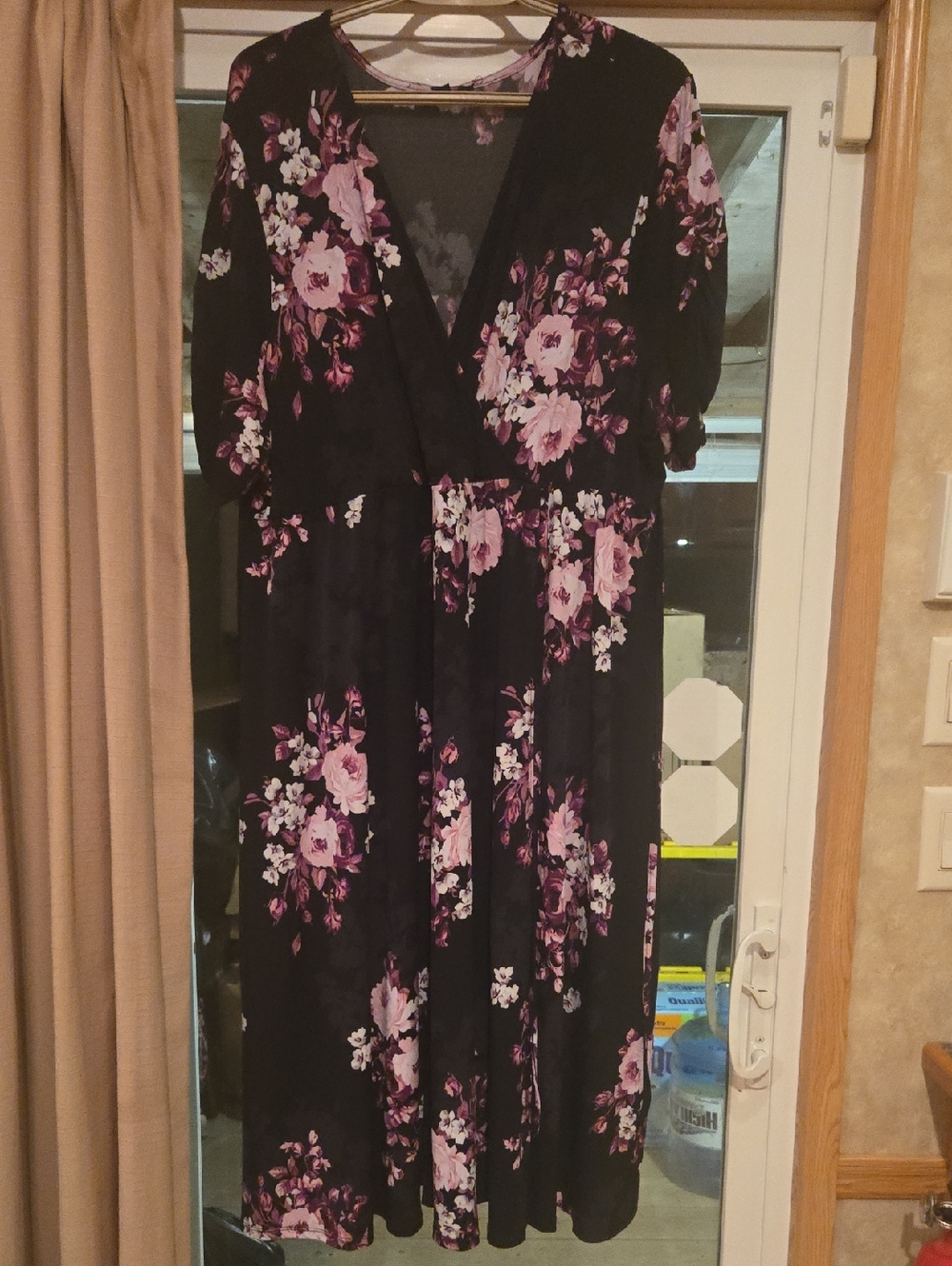 Black Floral V-Neck Women’s Dress with Pink Roses Torrid New Size 4